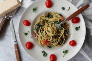 Spaghetti met avocadosaus en spinazie