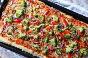 Flammkuchen met chorizo en broccoli